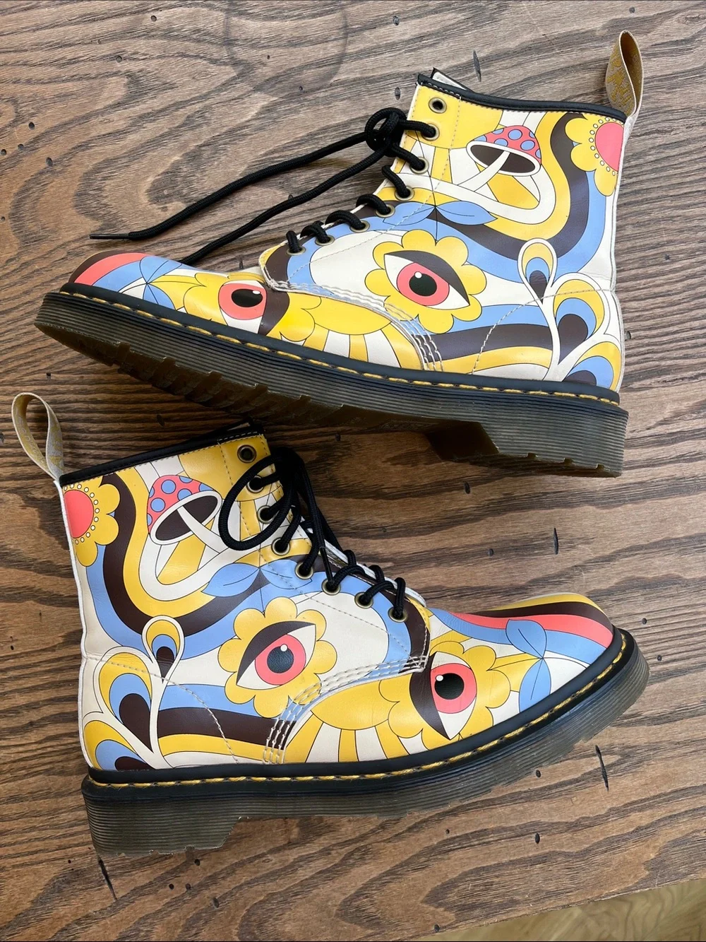 Dr. Martens vegan retro Kemble  Multicolor Retro Swirl Lace-Up Boots size 9